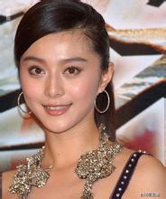 男子为引女儿注意从5楼怒扔砖头